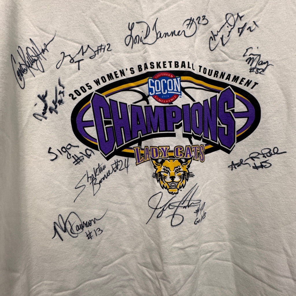 2005 Socon Championship Lady Cats Signed Xxl Tee Nwot 2005 Socon Championship Lady Cats Signed Xxl Tee Nwot